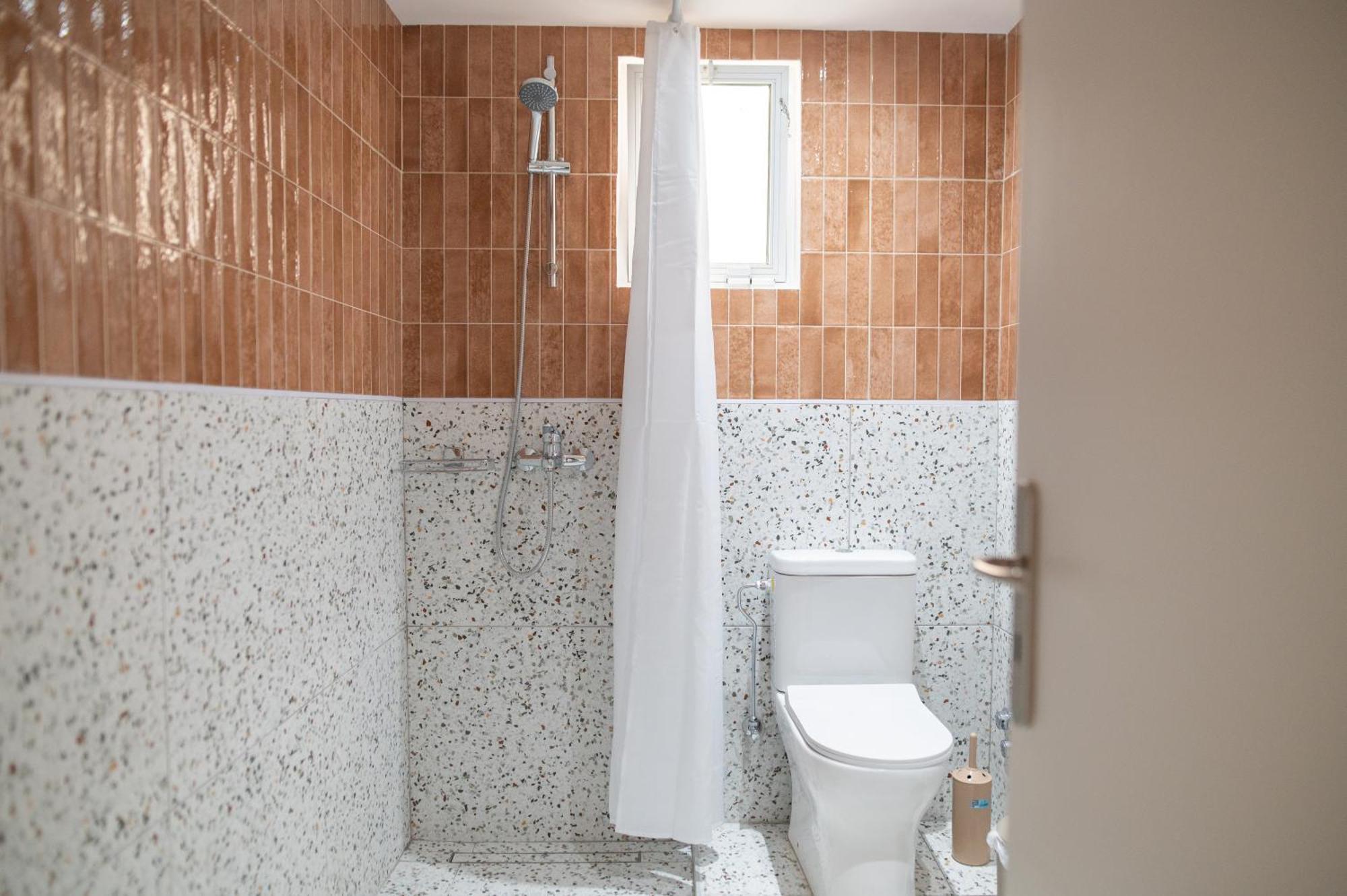Achilleas Hotel Apartments คอสทาวน์ ภายนอก รูปภาพ