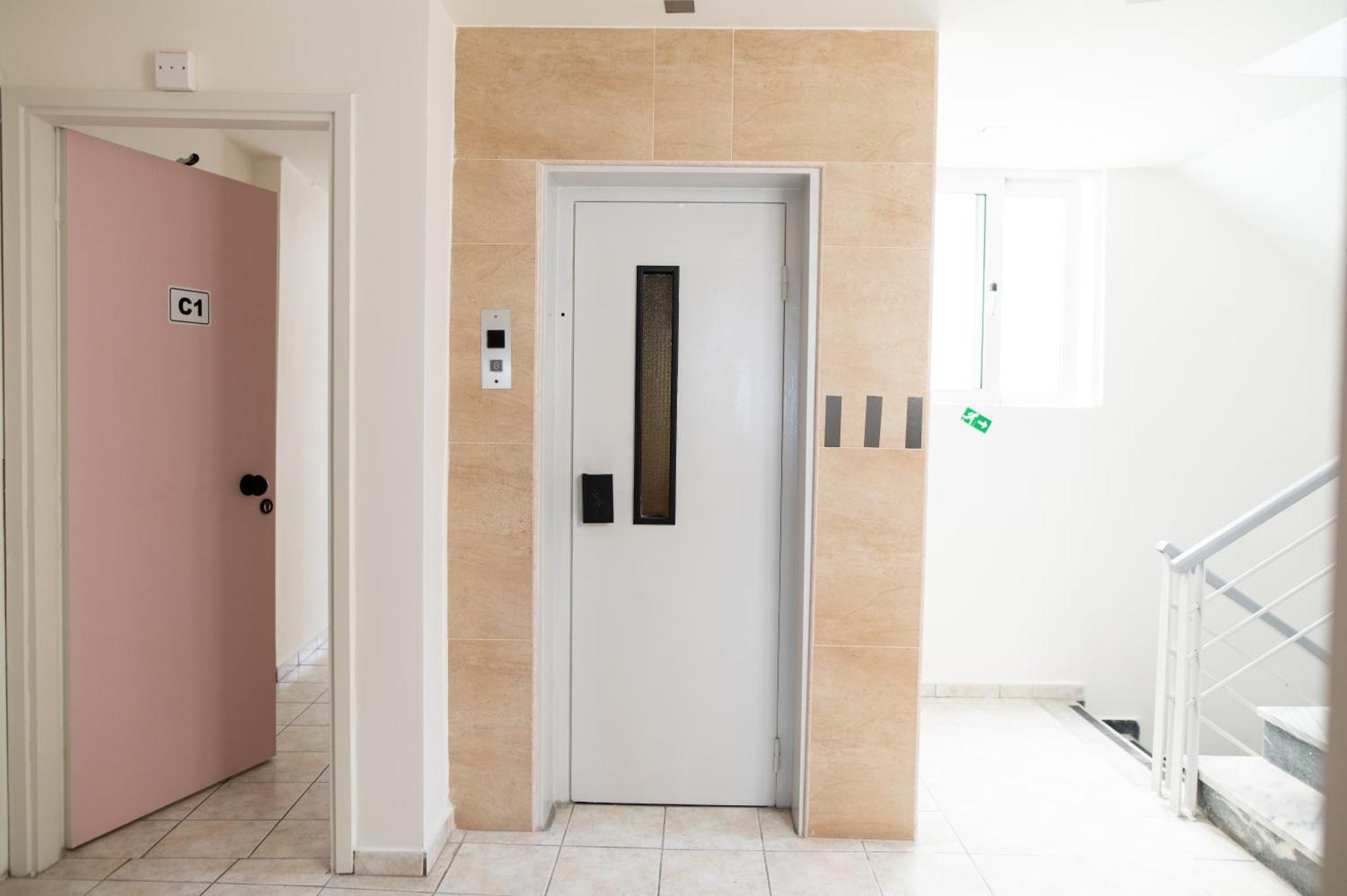 Achilleas Hotel Apartments คอสทาวน์ ภายนอก รูปภาพ