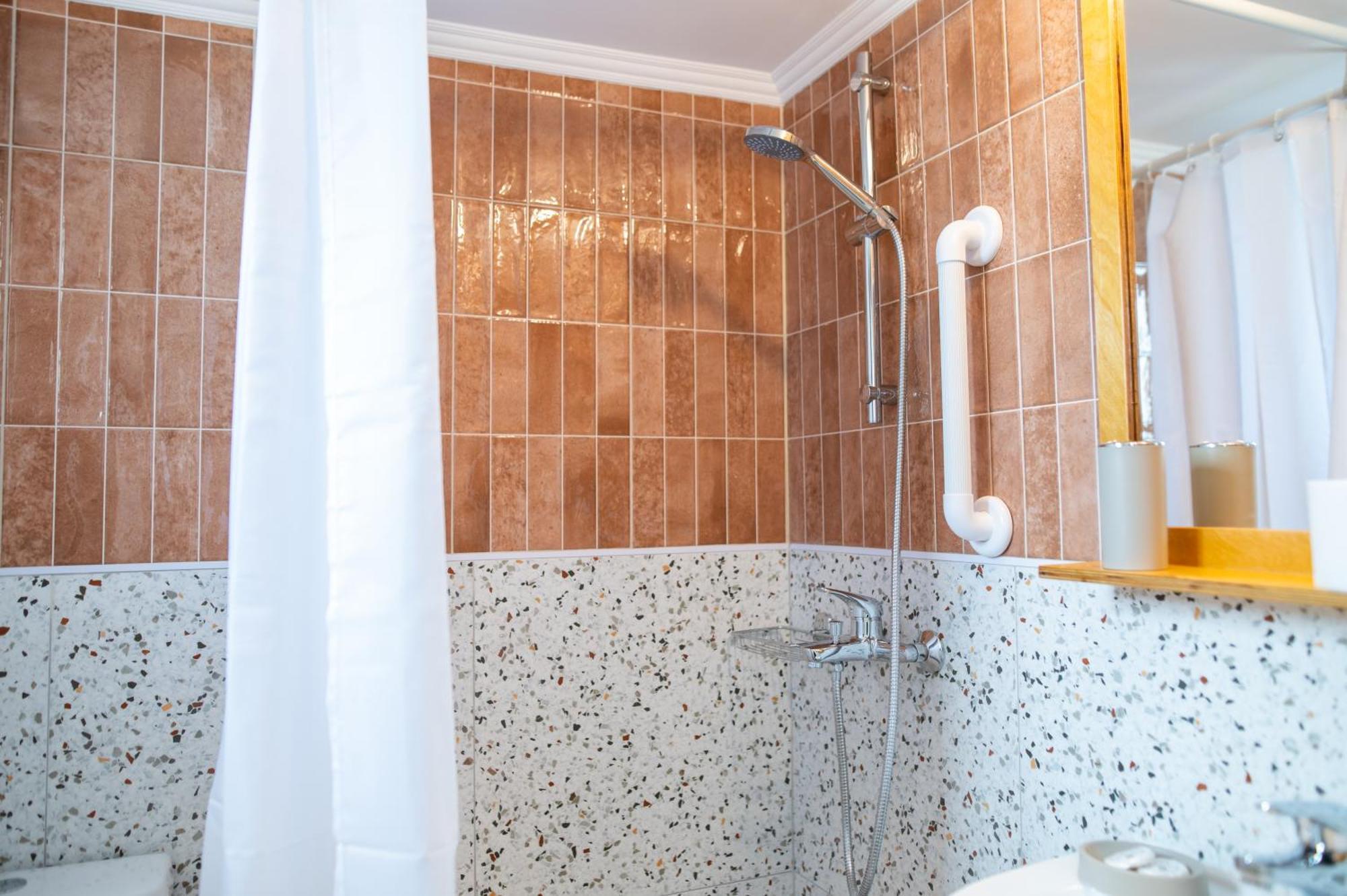 Achilleas Hotel Apartments คอสทาวน์ ภายนอก รูปภาพ