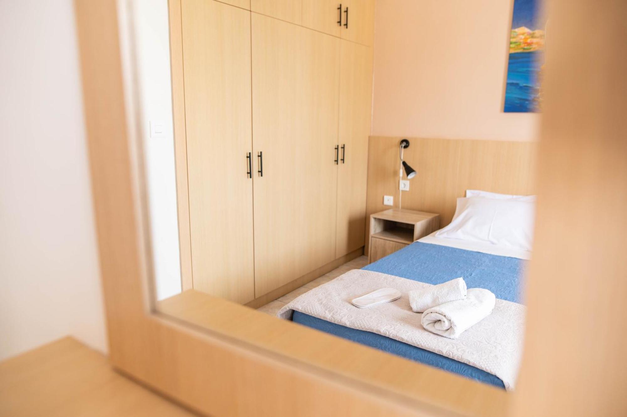 Achilleas Hotel Apartments คอสทาวน์ ภายนอก รูปภาพ