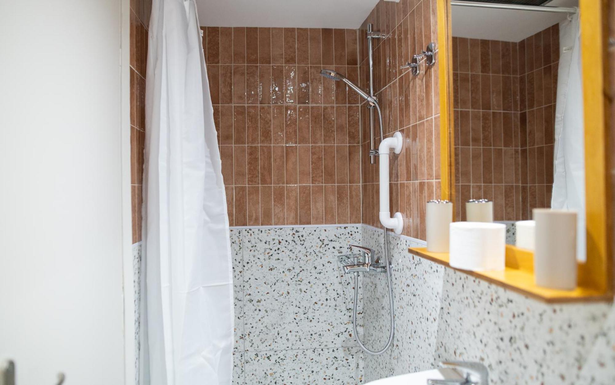 Achilleas Hotel Apartments คอสทาวน์ ภายนอก รูปภาพ