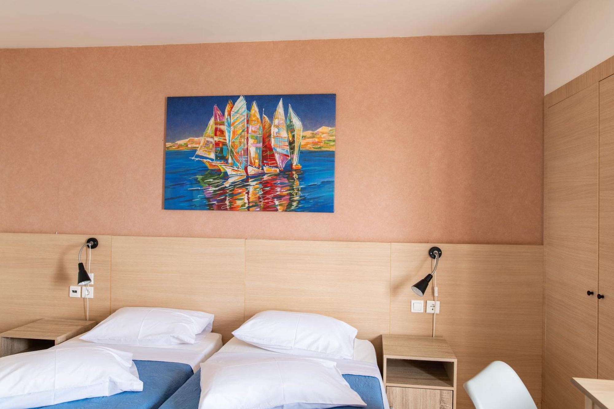 Achilleas Hotel Apartments คอสทาวน์ ภายนอก รูปภาพ