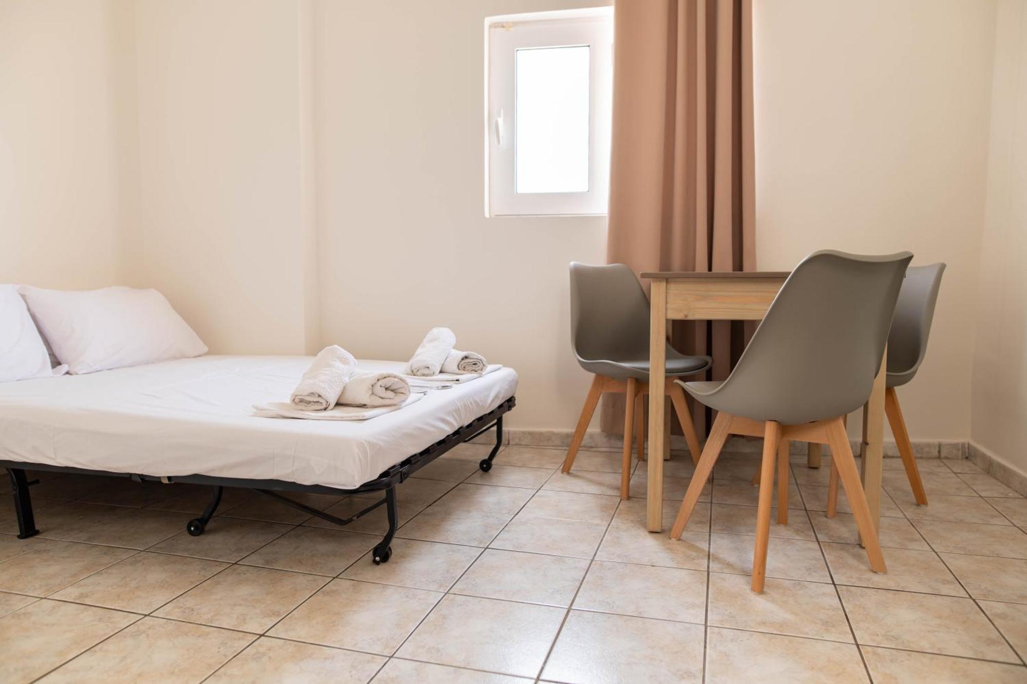 Achilleas Hotel Apartments คอสทาวน์ ภายนอก รูปภาพ